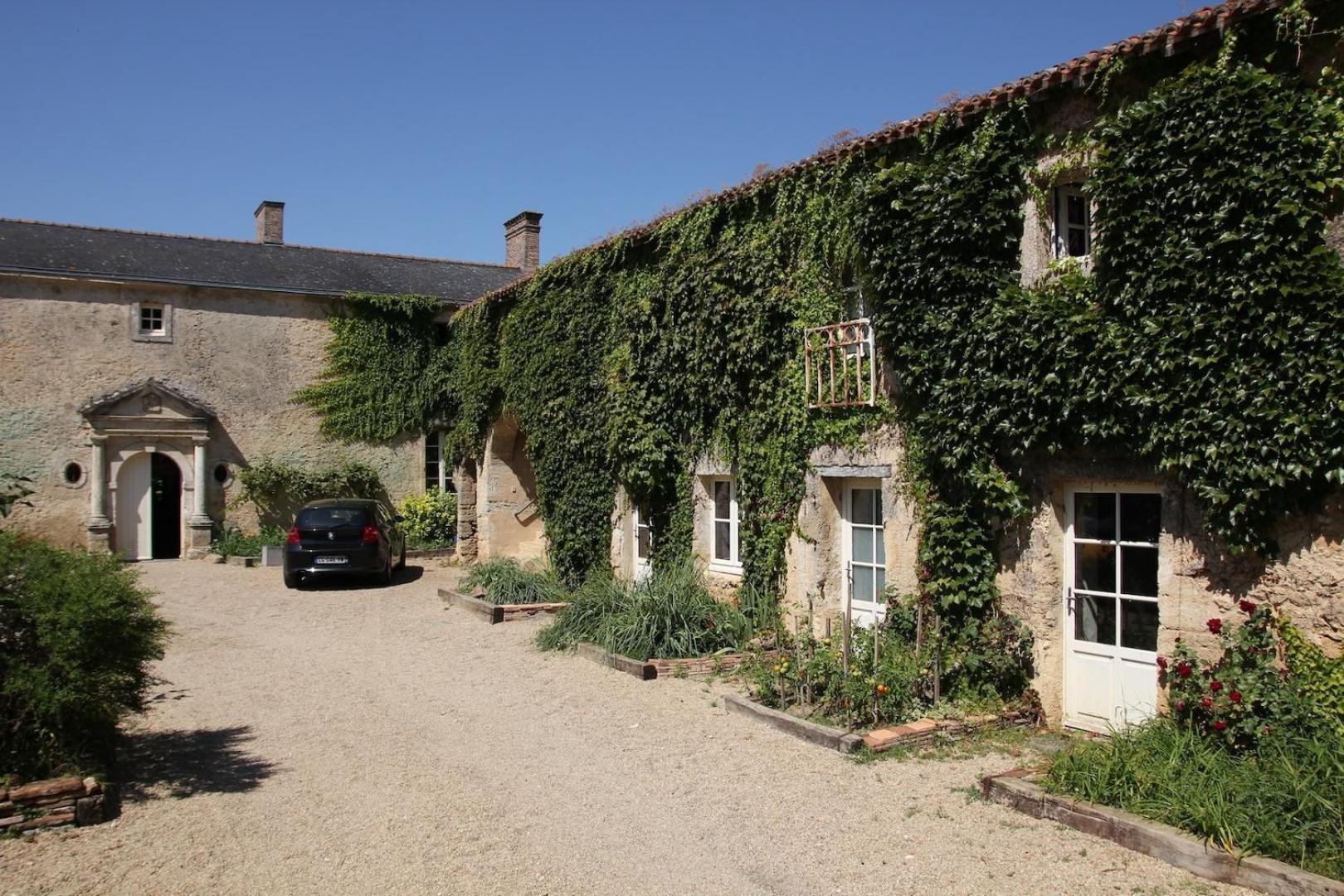Le Manoir De Gatines Bed & Breakfast Tigne ภายนอก รูปภาพ